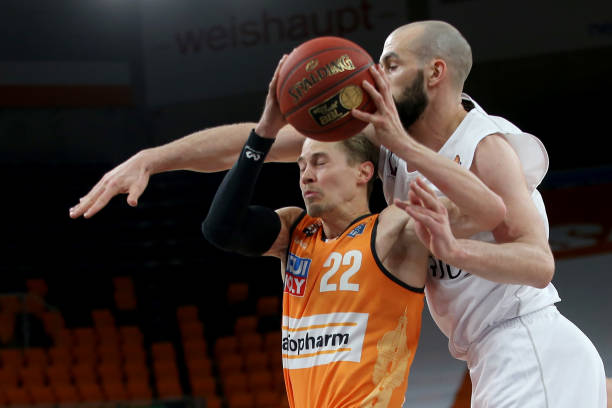 让B费在关 让B费在关