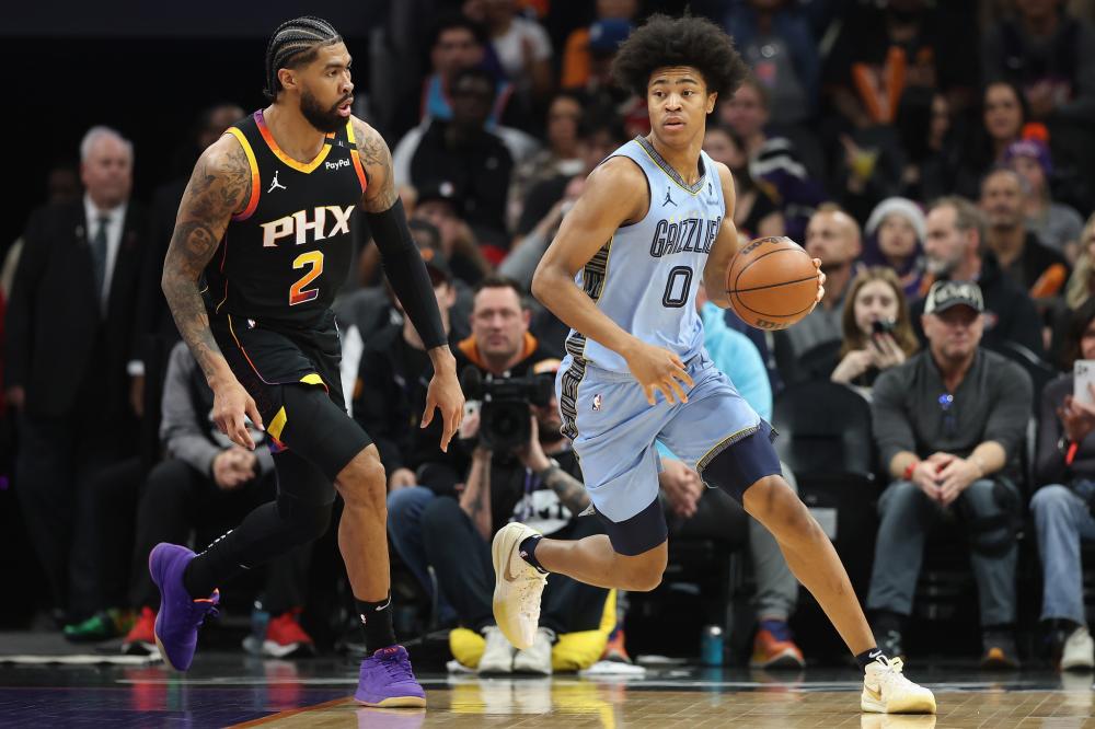 他在帮助球 他在帮助球