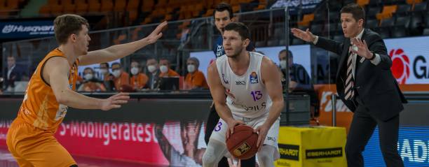 而令人意外 而令人意外